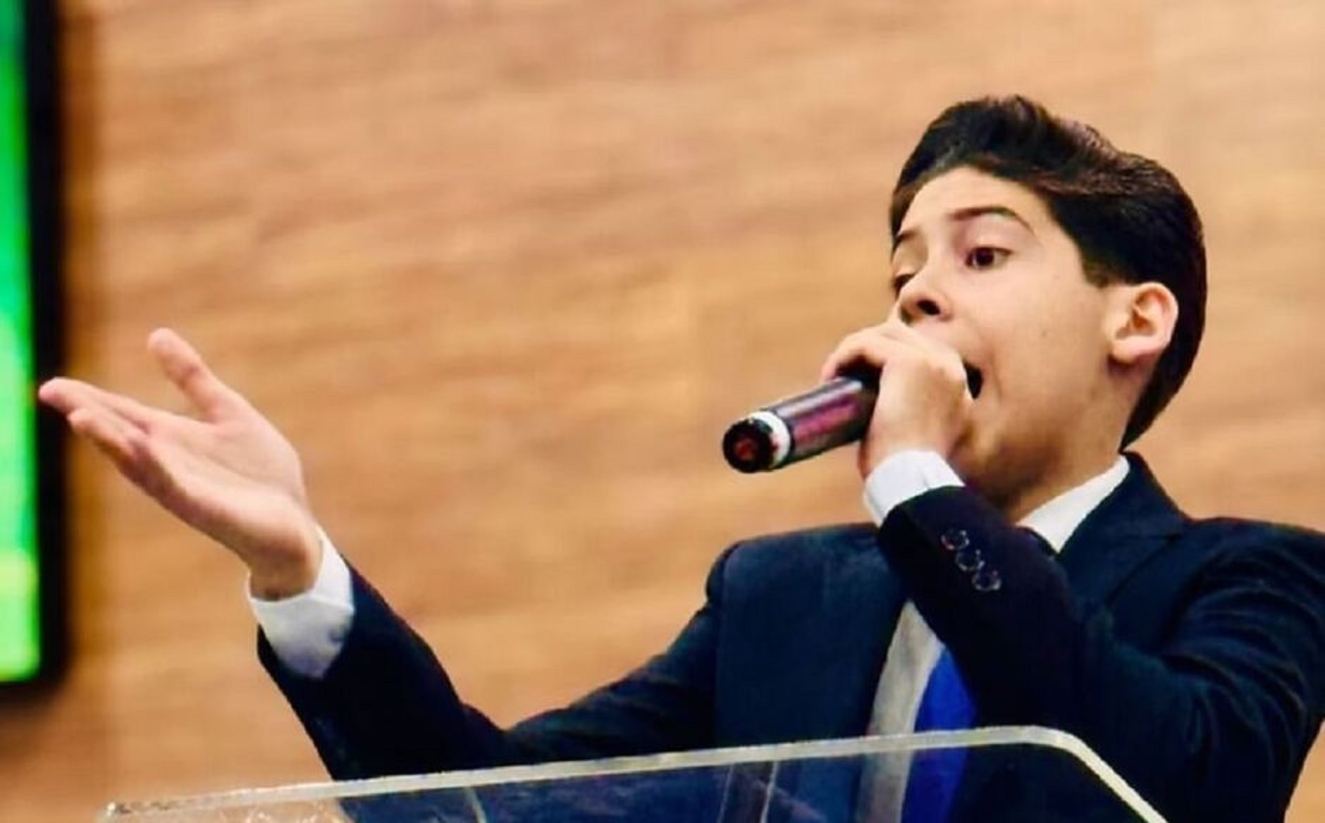 Pastor mirim diz que esquerda quer "parar obra de Deus" e revela desejo de ser deputado