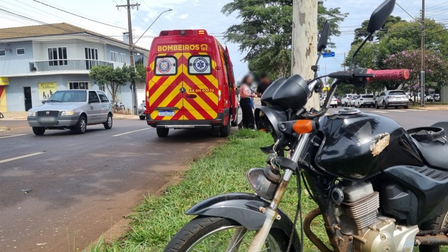 Colisão entre moto e carro no São Cristóvão deixa jovem de 22 anos ferida