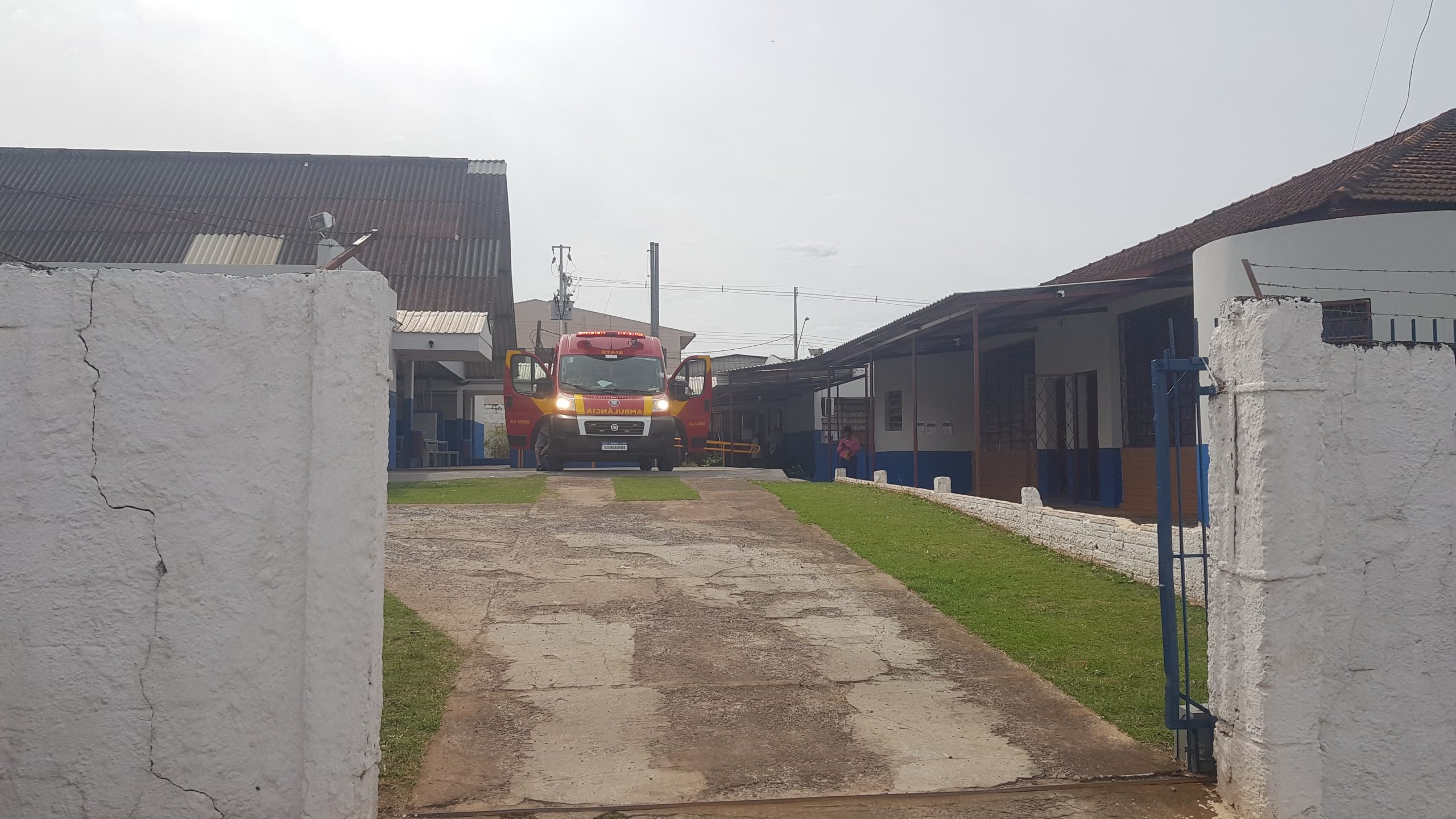 Adolescente é socorrido pelo Siate em colégio estadual do Guarujá