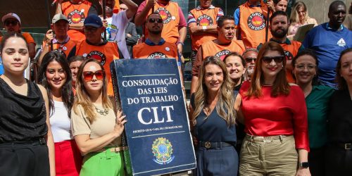 Manifestantes fazem ato em defesa da Justiça do Trabalho em São Paulo Imagem referente a Manifestantes fazem ato em defesa da Justiça do Trabalho em São Paulo