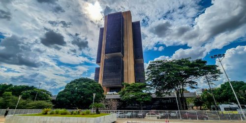 Copom eleva juros básicos da economia para 14,75% ao ano Imagem referente a Copom eleva juros básicos da economia para 14,75% ao ano
