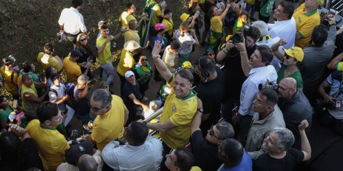Manifestação em Brasília pede anistia a golpistas Imagem referente a Manifestação em Brasília pede anistia a golpistas