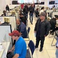 Imagem referente a Mutirão 50+ atende 609 pessoas em Curitiba; 388 saíram pré-aprovadas ou já contratadas