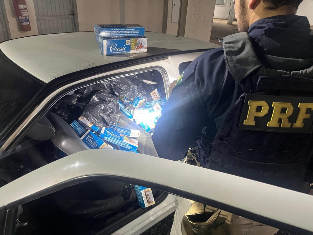 PRF apreende cerca de 4,5 mil maços de cigarros na BR-277 em Guarapuava PRF apreende cerca de 4,5 mil maços de cigarros na BR-277 em Guarapuava