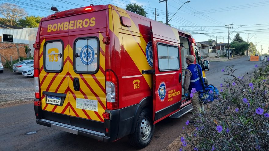 Homem com ferimentos na face é socorrido pelo Siate no bairro 14 de Novembro