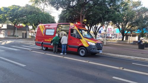 Idoso de 92 anos é socorrido pelo Siate na Avenida Brasil Imagem referente a Idoso de 92 anos é socorrido pelo Siate na Avenida Brasil