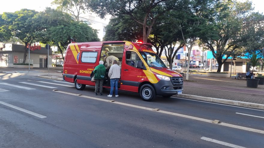 Idoso de 92 anos é socorrido pelo Siate na Avenida Brasil