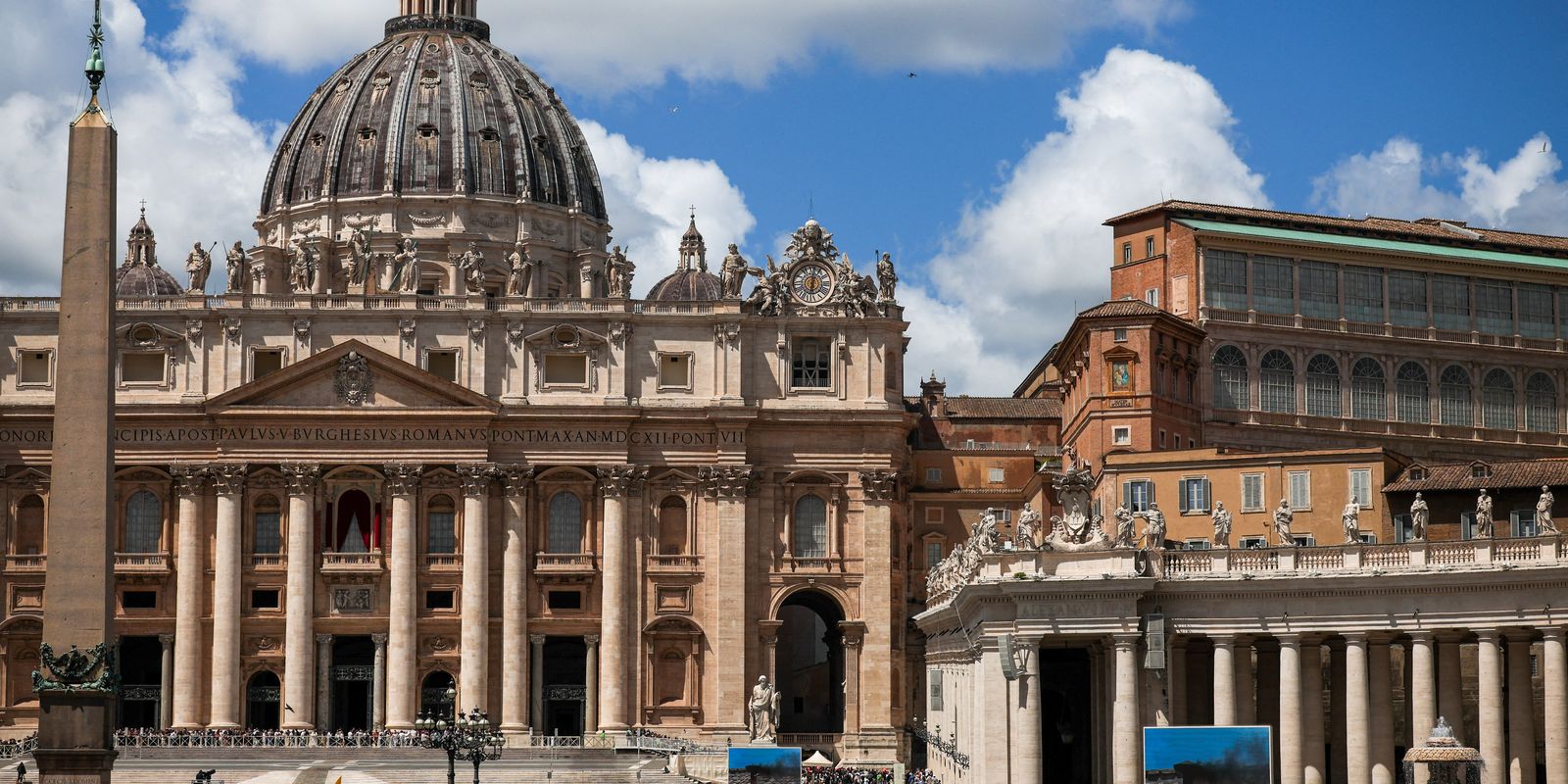 Vaticano registra fumaça branca; novo papa é eleito