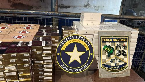 Receita Federal prende contrabandista e apreende R$124 mil em mercadorias Imagem referente a Receita Federal prende contrabandista e apreende R$124 mil em mercadorias