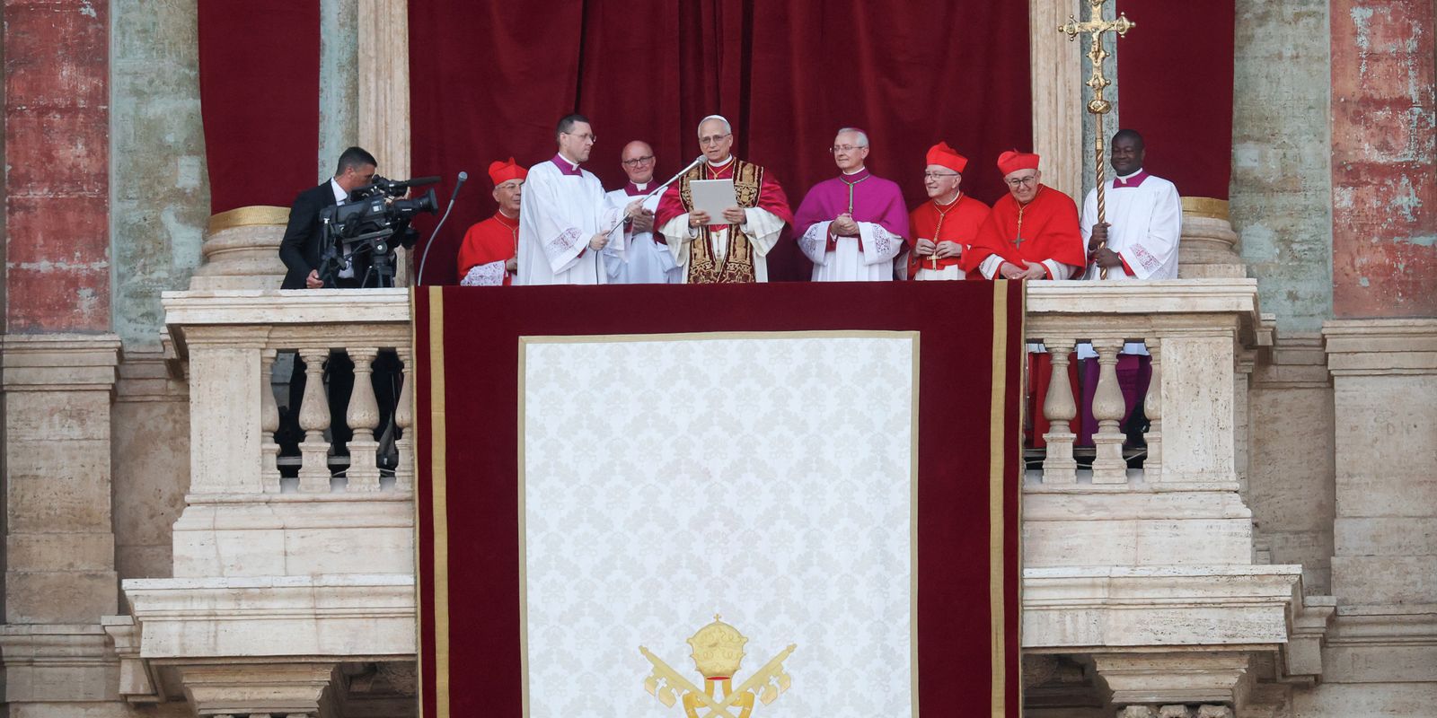 Papa Leão XIV pede paz e lembra Francisco: “ajudem a construir pontes”