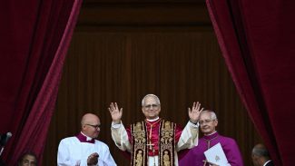 Lula cumprimenta novo papa e pede continuidade do legado de Francisco