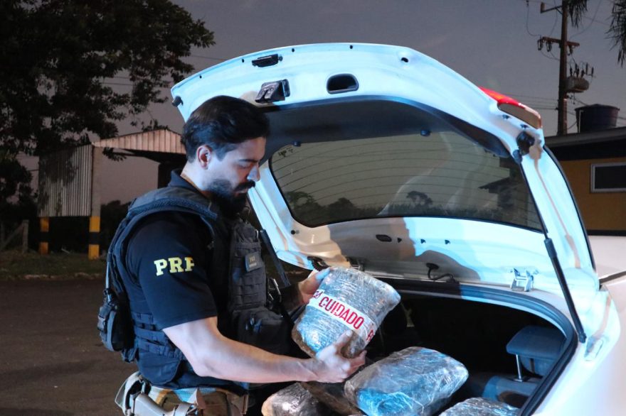 Ação rápida da PRF apreende 149 quilos de maconha em meio a acidentes