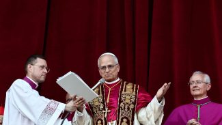 Papa Leão XIV pede que Igreja ilumine 