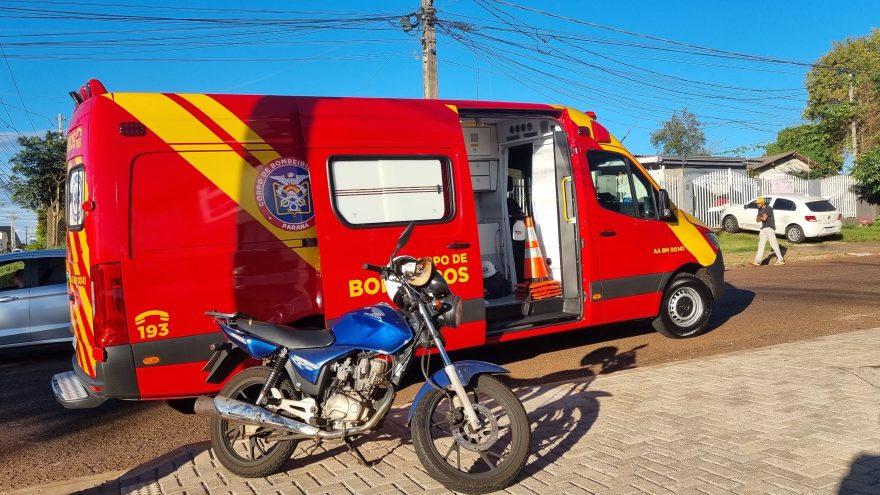 Motociclista fica ferido após colisão em congestionamento na Rua Rio da Paz