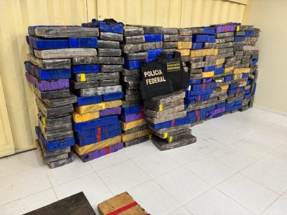 Cão farejador auxilia na apreensão de 4.410 kg de maconha Imagem referente a Cão farejador auxilia na apreensão de 4.410 kg de maconha