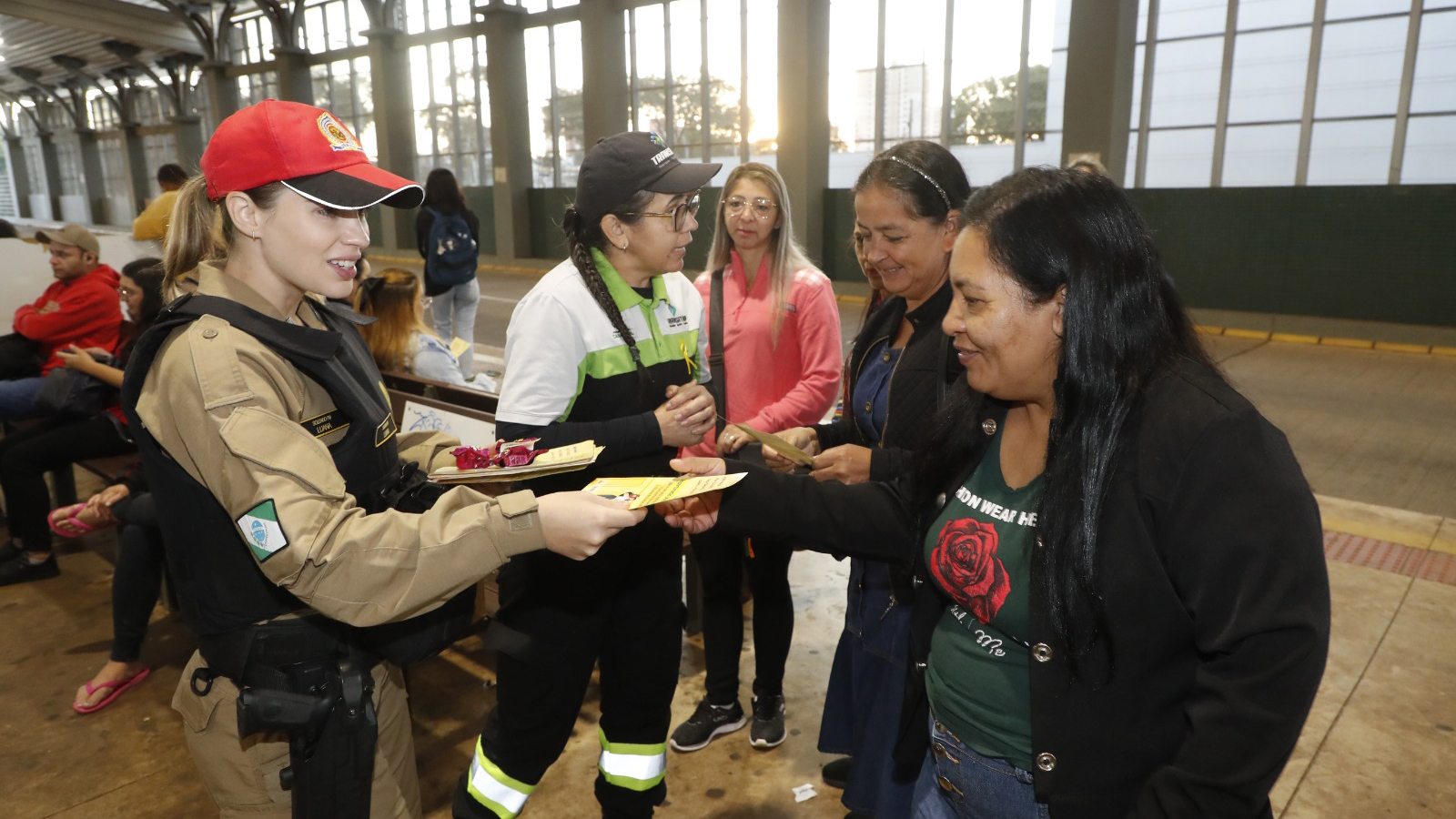 Maio Amarelo tem ação especial para marcar o Dia das Mães no Terminal Oeste de Cascavel