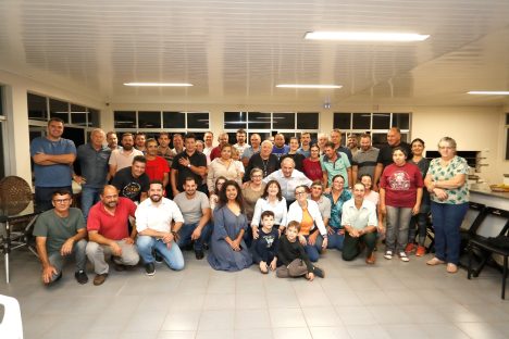 Prefeito se reúne com produtores para viabilizar melhorias na infraestrutura rural Imagem referente a Prefeito se reúne com produtores para viabilizar melhorias na infraestrutura rural