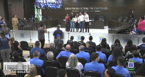 Vereadores entregam Votos de Louvor e Congratulações em sessão solene Imagem referente a Vereadores entregam Votos de Louvor e Congratulações em sessão solene