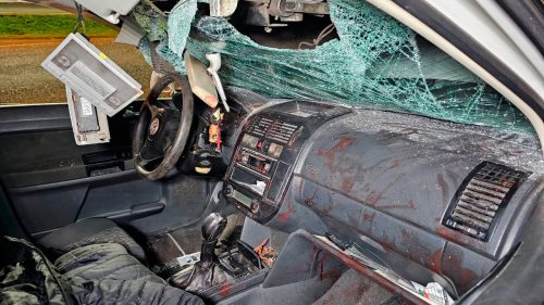 Jovem tem lesões gravíssimas após bater contra traseira de carreta Imagem referente a Jovem tem lesões gravíssimas após bater contra traseira de carreta
