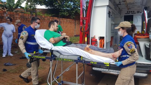 Motociclista fica ferido em colisão com carro no Cascavel Velho Imagem referente a Motociclista fica ferido em colisão com carro no Cascavel Velho
