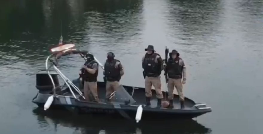 Polícia Militar recebe nova lancha para patrulhamento no Lago Salto Caxias