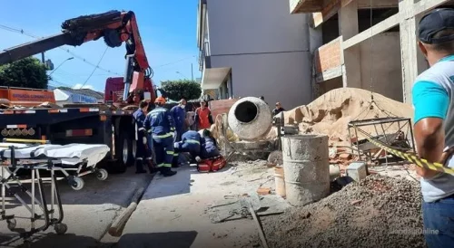 Trabalhador de 54 anos morre após cair de prédio em construção Imagem referente a Trabalhador de 54 anos morre após cair de prédio em construção