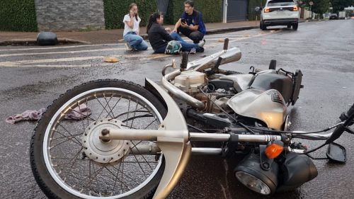 Motociclista fica ferida em acidente na Rua Maranhão Imagem referente a Motociclista fica ferida em acidente na Rua Maranhão