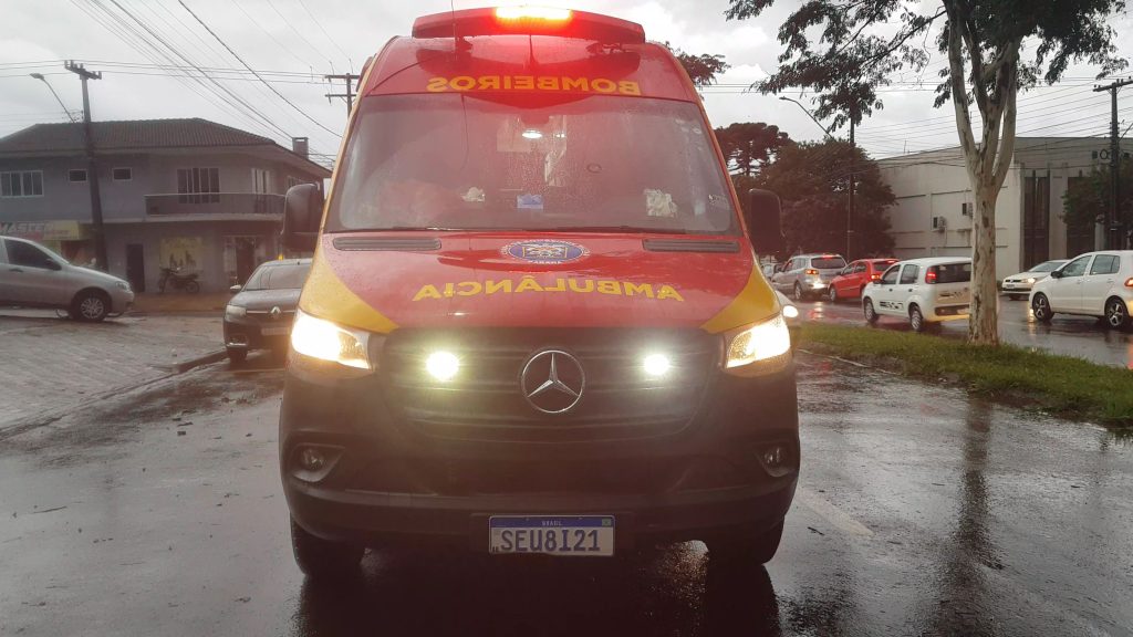 Rapaz de 26 anos fica ferido após acidente na Avenida Rocha Pombo em Cascavel