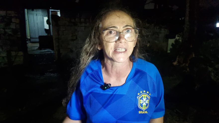 Moradora faz desabafo após árvore quase cair sobre residência no Morumbi