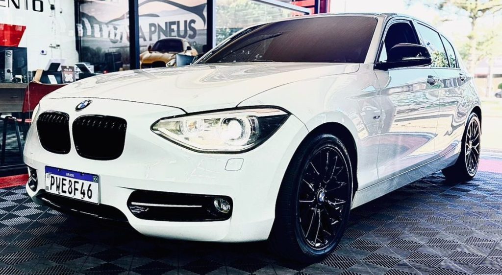 BMW com placas PWE8F46 é roubada no Centro de Cascavel