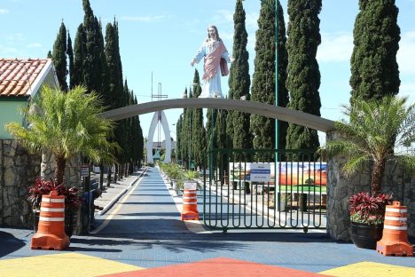 Prefeitura de Cascavel prevê gastar mais de 3 milhões em gavetas para sepultamentos Imagem referente a Prefeitura de Cascavel prevê gastar mais de 3 milhões em gavetas para sepultamentos