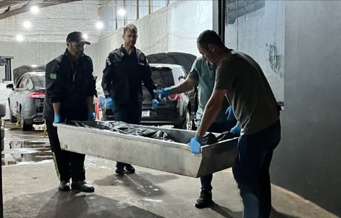 Ataque a tiros em oficina termina com dois mortos e um em estado grave em Medianeira Imagem referente a Ataque a tiros em oficina termina com dois mortos e um em estado grave em Medianeira