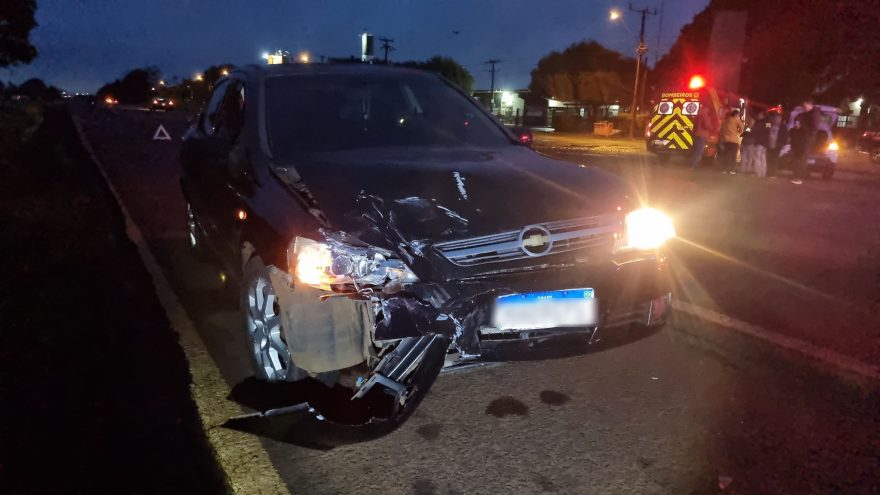 Colisão traseira entre Kwid e Astra mobiliza Siate na rodovia BR-369 em Cascavel
