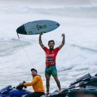 Imagem referente a Surfe: Filipe Toleto conquista título da etapa de Gold Coast