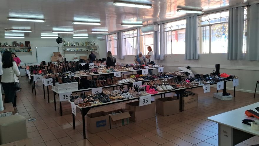 Mais de mil pares de calçados estão à venda no bazar da Apae de Cascavel: compre e contribua!