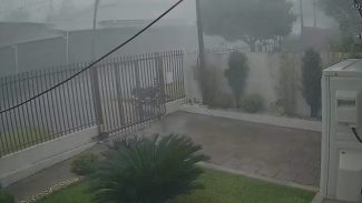 Vídeo mostra momento em que vento arranca telhado da Paróquia Nossa Senhora Consolata