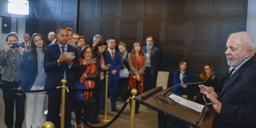 Com Putin, Lula reforça posição em atuar por fim da guerra na Ucrânia Imagem referente a Com Putin, Lula reforça posição em atuar por fim da guerra na Ucrânia