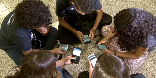 Adolescentes não têm apoio para lidar com redes sociais, diz pesquisa Imagem referente a Adolescentes não têm apoio para lidar com redes sociais, diz pesquisa