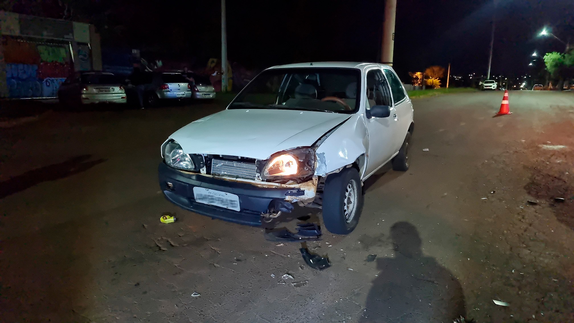 Jovem fica ferido em colisão entre moto e carro no Loteamento Jaborá, em Cascavel