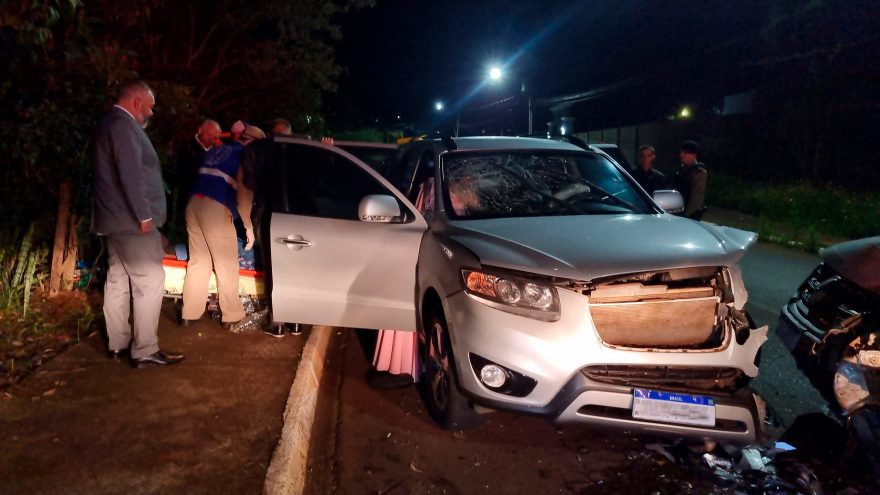 Colisão entre veículos deixa três idosos feridos no Parque Verde, em Cascavel