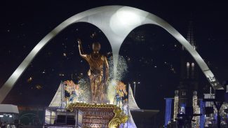 Programa da Rádio Nacional mostra como Sambódromo mudou o carnaval