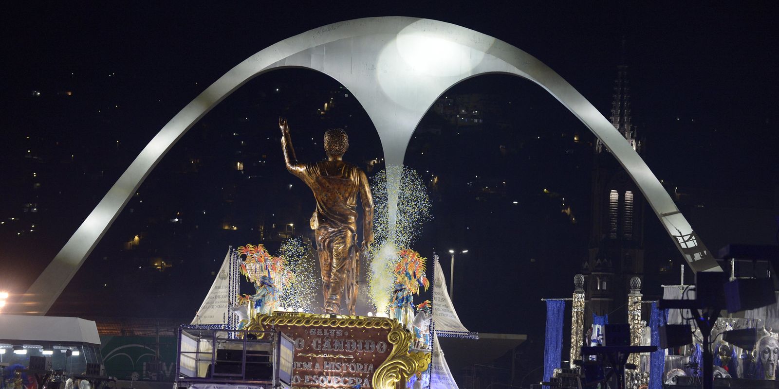Programa da Rádio Nacional mostra como Sambódromo mudou o carnaval