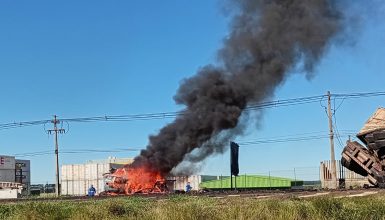 Imagem referente a Imagens registradas por internautas mostram gravidade de acidente fatal na BR-277 e veículo em chamas