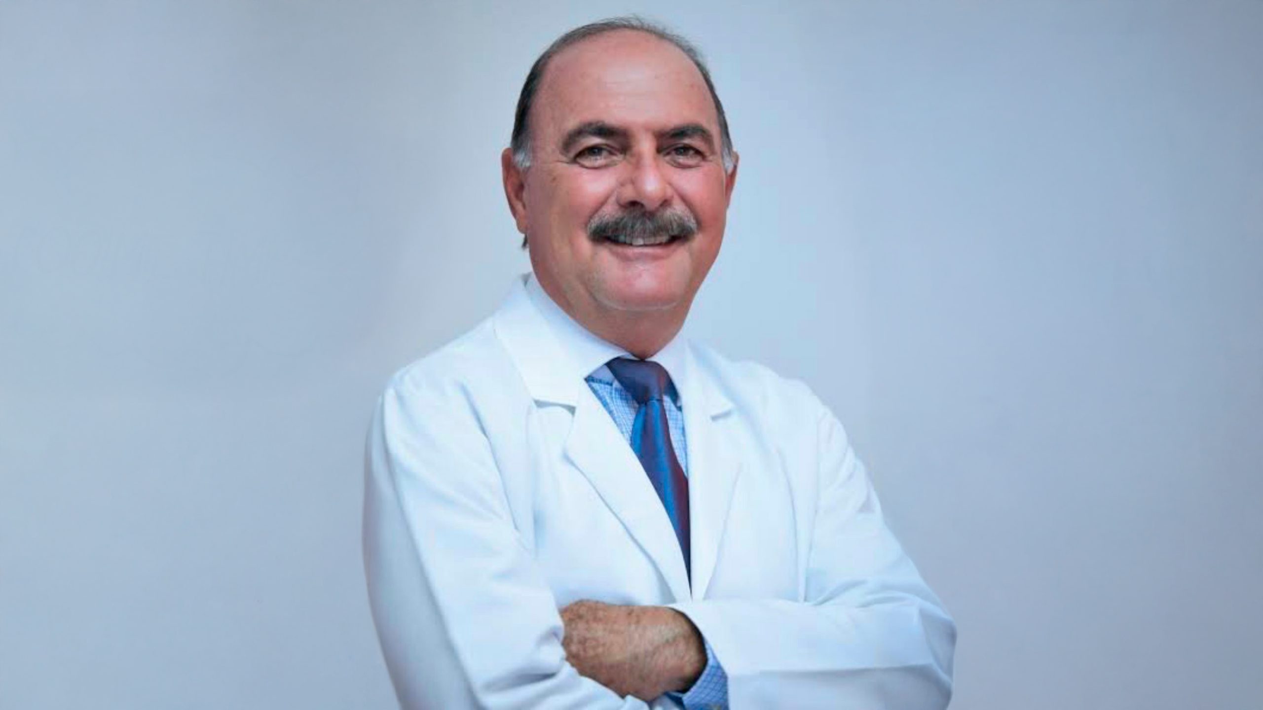 Médico que realizou separação de gêmeas siamesas estará em Cascavel para palestra sobre avanços médicos