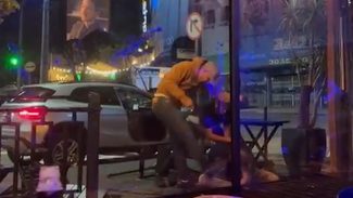 Vídeo registra momento em que homem é espancado e baleado no Centro de Cascavel Vídeo registra momento em que homem é espancado e baleado no Centro de Cascavel