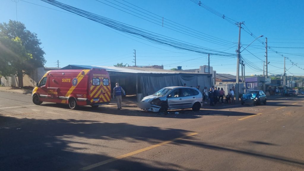 Acidente entre carros no Bairro Interlagos mobiliza equipes do Siate