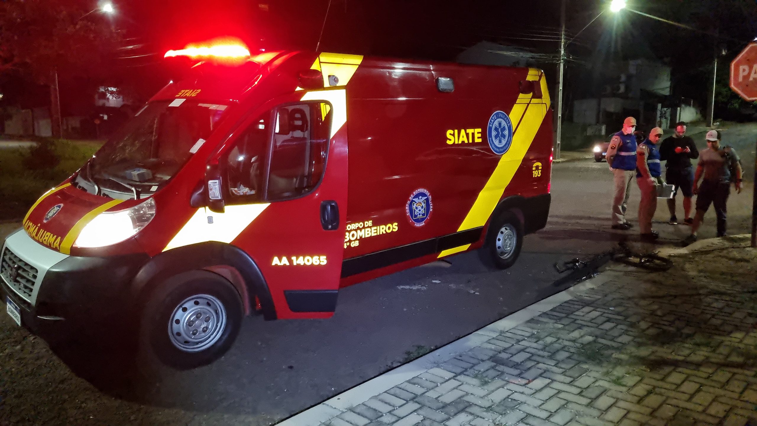 Jovem fica ferido após cair de bicicleta na Rua Santa Catarina Jovem fica ferido após cair de bicicleta na Rua Santa Catarina