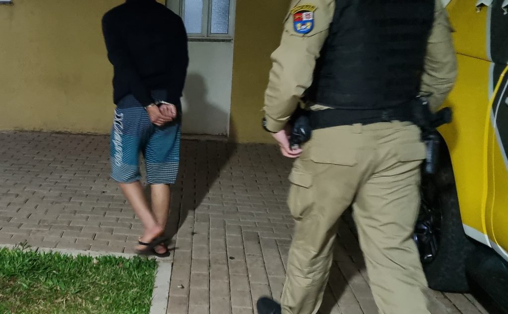 Rapaz é preso após apertar o bumbum de garota em Corbélia