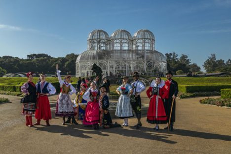 Atrações do frio: arraiás, festas da tainha e do feijão e tradições regionais movimentam o turismo Imagem referente a Atrações do frio: arraiás, festas da tainha e do feijão e tradições regionais movimentam o turismo