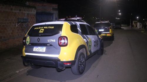 Homem atira contra a mulher e filha e vítimas são socorridas com lesões no pescoço e cabeça Homem atira contra a mulher e filha e vítimas são socorridas com lesões no pescoço e cabeça